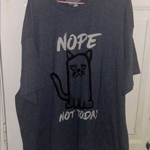 Gray Cat Graphic T-Shirt